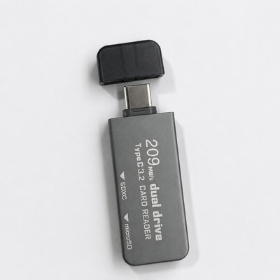 قارئ بطاقات ذاكرة Type-C USB 3.2 ثنائي المنافذ (SD / MicroSD)