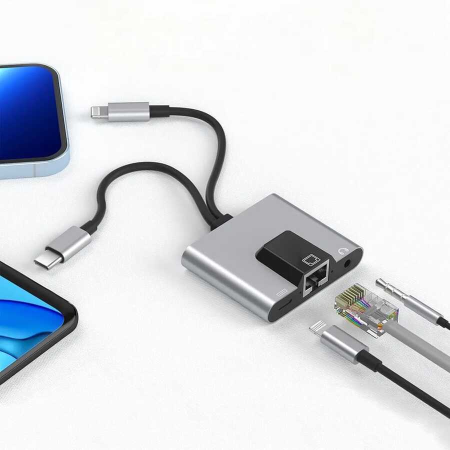 محول إيثرنت 3 في 1 يدعم كلاً من USB-C و Lightning.
